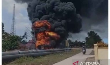 Truk Tangki BBM di Bukit Timah Dumai Terbakar Usai Mengalami Kecelakaan