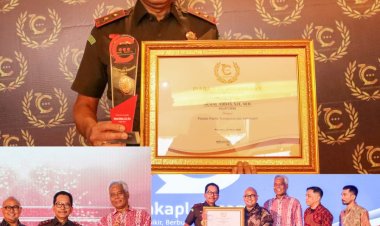 Kepala Kejaksaan Tinggi Riau Meraih Penghargaan Cskaplah Awards 2024