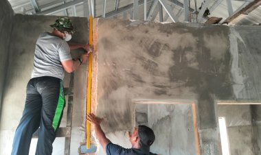 Instalasi Listrik RTLH Bapak Irman Mulai Dikerjakan Satgas TMMD