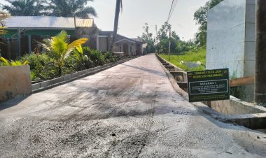 Satgas TMMD dan Warga Selesaikan Semenisasi Ruas 03 Jalan Hiu 2
