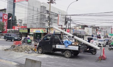 Suplai Air Terganggu, Tirta Siak Perbaiki Pipa di Jalan Ahmad Yani 