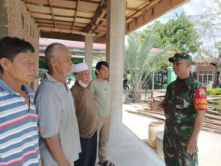 Babinsa Kodim 0301/Pbr Ajak Masyarakat Jaga Kamtibmas Melalui Komsos