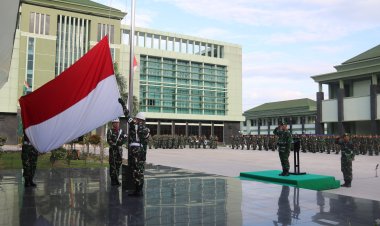 Kodim 0301/Pbr Laksanakan Upacara Bendera 17-an