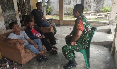 Babinsa Kodim Ajak Warga Jaga Kebersihan Saat Musim Penghujan