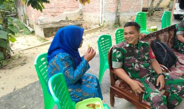 Tingkatkan Kamtibmas,Babinsa Kodim 0301/Pbr  Lakukan Komsos Dengan Tokoh Masyarakat