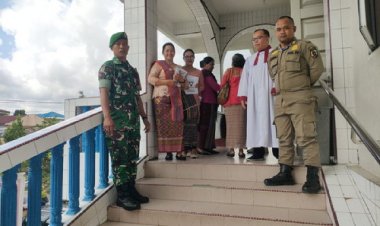 Ciptakan Suasana Kondusif,Babinsa Kodim 0301/Pbr Turut Amankan Misa Natal