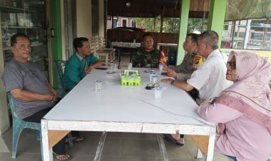 Babinsa Kodim 0301/Pbr Manfaat Suasana Lebaran Untuk Lakukan komsos