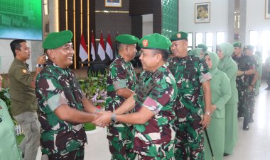 Kasdim 0301/Pbr Hadiri Upacara Kenaikan Pangkat Perwira Korem 031/WB