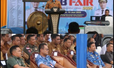 Kasdim 0301/Pbr Hadiri Pembukaan Pekanbaru Job Fair 2025 dan Launching Mobil Loker Aman
