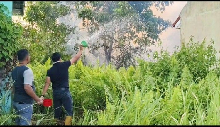 Aksi Heroik Kasat Reskrim Polres Kampar Tangkap Pelaku Karhutla Dan Padamkan Api Dekat Perumahan