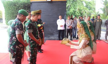 Dandim 0301/Pbr Hadiri Tradisi Penyambutan Pangdam XIX/Tuanku Tambusai