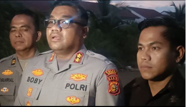 Kunjungi Keluarga Korban,Kapolres Kampar Pastikan TKP Bukan Bekas Tambang Ilegal