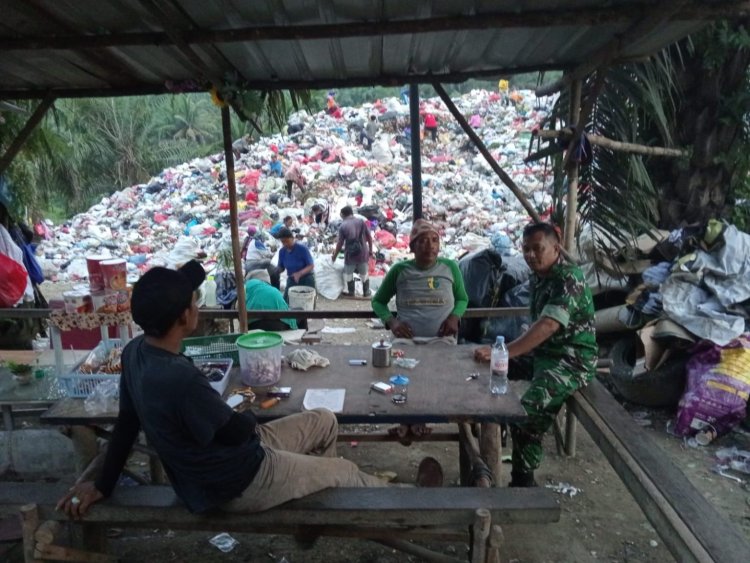 Babinsa Kodim 0301/Pbr Laksanakan komsos Tentang Pengamanan Tranpedo