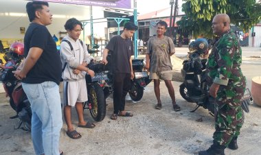 Jaga Kondusifitas,Babinsa Kodim 0301/Pbr Tegur Remaja Gunakan Knalpot Brong