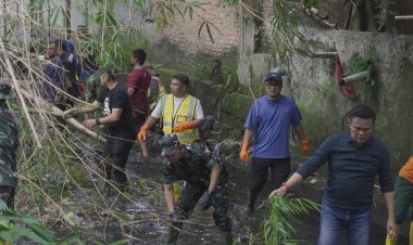 Dandim 0301/Pbr Hadiri Gotong Royong Mitigasi Bencana Hidrometeorologi di Sungai Sago