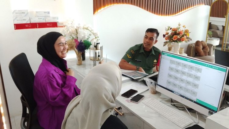 Babinsa Kodim 0301/Pbr Laksanakan Komsos Bersama Nakes Klinik Pratama