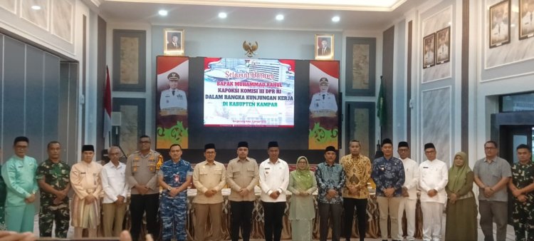 Komisi III DPR RI 'Sidak' Program MBG di Kampar, Kapolres: 'Mediasi Berhasil, Kamtibmas Terjaga', Bupati: 'MBG Prioritas'!"