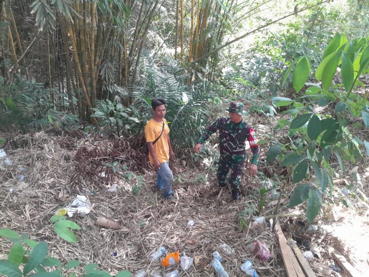 Memasuki Musim Kemarau,Babinsa Kodim 0301/Pbr Laksanakan Patroli Karhutla