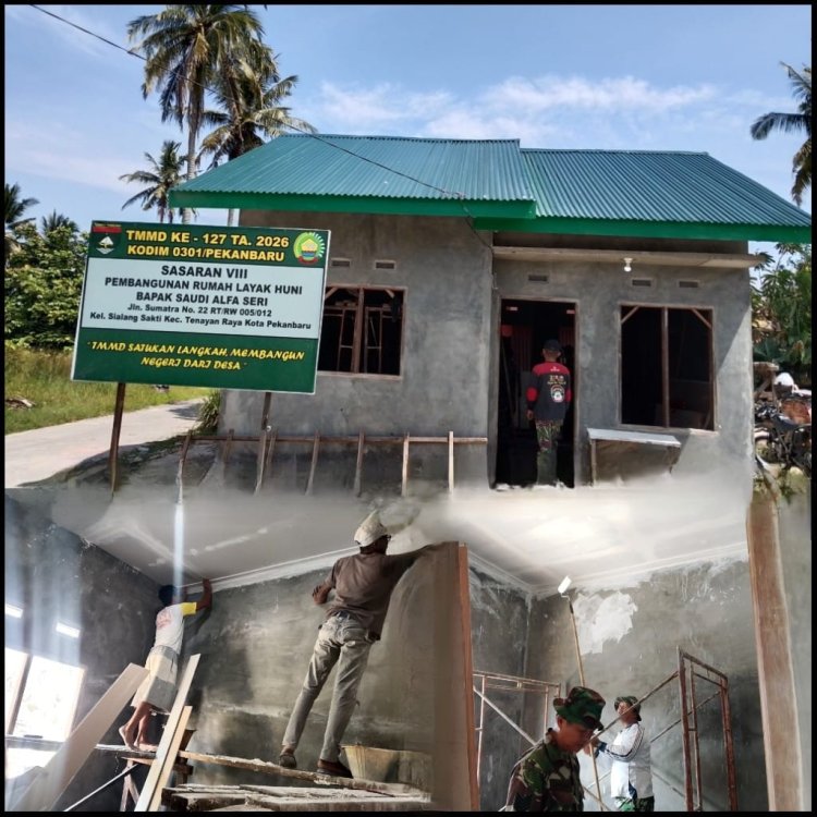 Progres 83 Persen, Satgas TMMD ke-127 Kodim 0301/Pbr Lakukan Pengecatan Dasar RTLH Warga Sialang Sakti