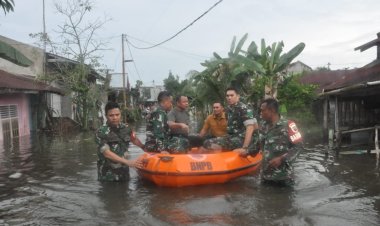 Tinjau Lokasi Banjir,Dandim 0301/Pekanbaru Tunjukan Komitmen Hadir ditengah Kesulitan Masyarakat