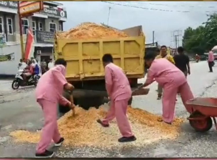 Masyarakat Perbaiki Jalan Secara Swadaya Merupakan Bentuk Ketidak Pedulian Pemko Memajukan Kota