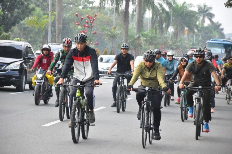 Dandim 0301/Pbr Mendampingi Danrem 031/WB Melaksanakan Gowes Bersama 