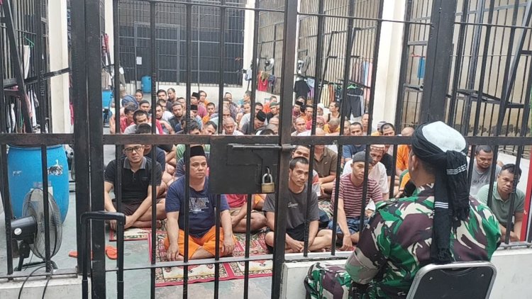 Personil Kodim 0301/Pbr Berikan Tausyiah Kepada Tahanan Polda Agar Bentengi Diri Dari Hawa Nafsu