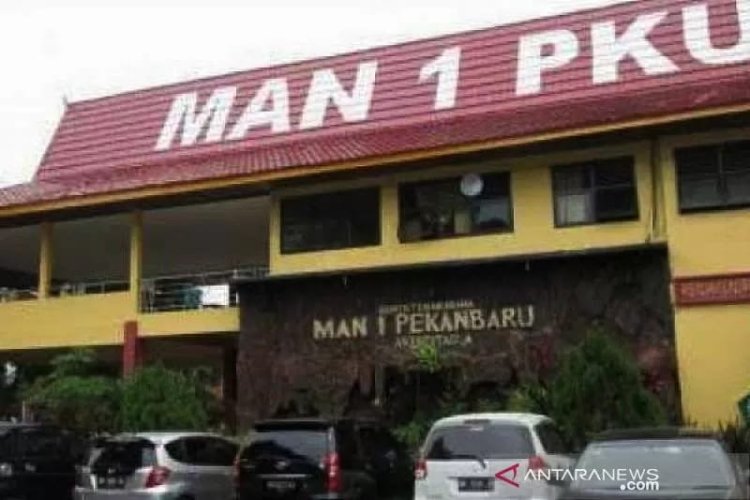 MAN 1 Pekanbaru Tetapkan Biaya selangit dan Terkesan Pungli Pada Siswa Baru