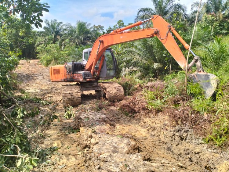 Excavator Memudahkan Kegiatan Pra TMMD ke 120 Kodim 0301 PBR