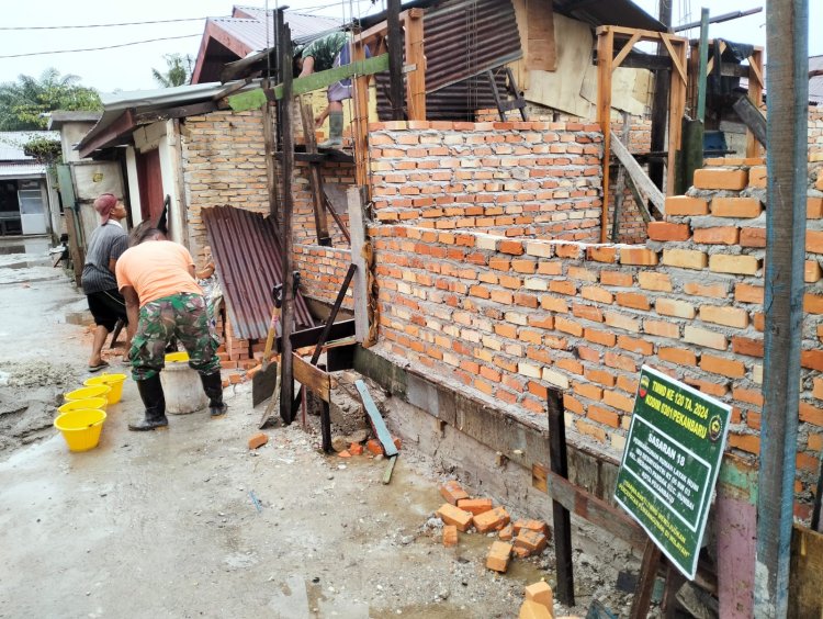 Zona Banjir, Satgas Pra TMMD Bangun Pondasi Lantai RTLH Posisi Tinggi