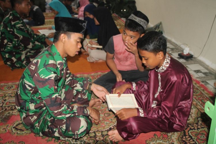 Satgas TMMD Ajari Anak-anak Belajar Mengaji guna Tingkatkan Nilai Pengetahuan Agama