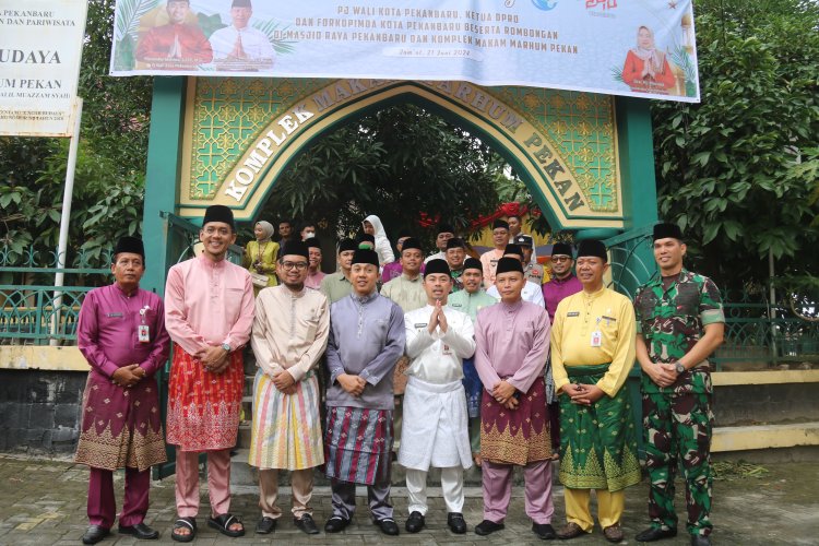 Dandim 0301 PBR Dampingi Forkompinda Ziarah Makam Pendiri Pekanbaru