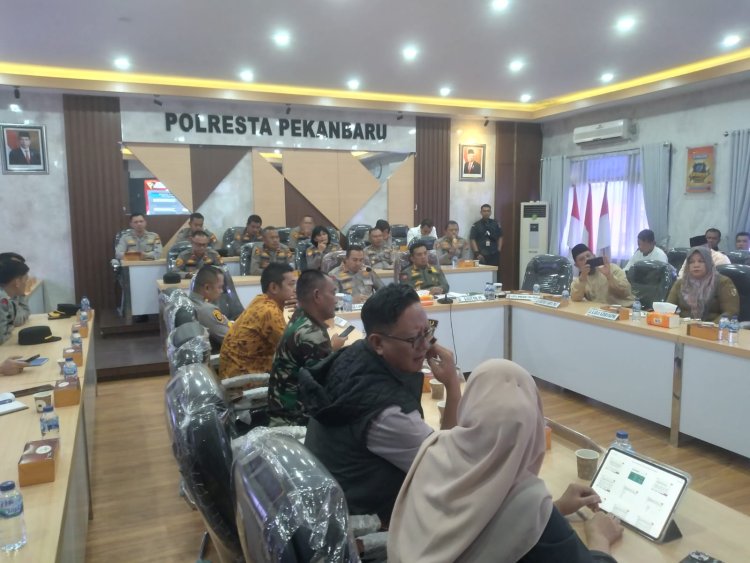 Ciptakan Situasi Kondusif Saat Pilkada,Dandim 0301/Pbr Diwakili Pasi Ops Hadiri Rapat Lintas Sektoral di Polresta Pekanbaru