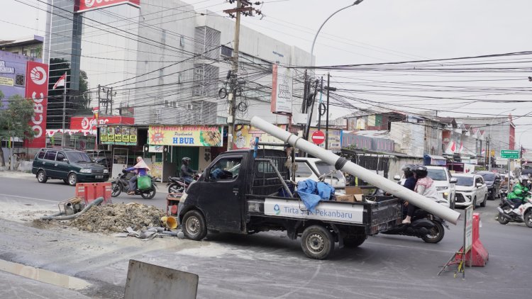 Suplai Air Terganggu, Tirta Siak Perbaiki Pipa di Jalan Ahmad Yani