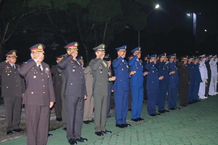 Jelang Puncak HUT RI ke 79, Dandim 0301/Pbr Hadir Apel Kehormatan dan Renungan Suci