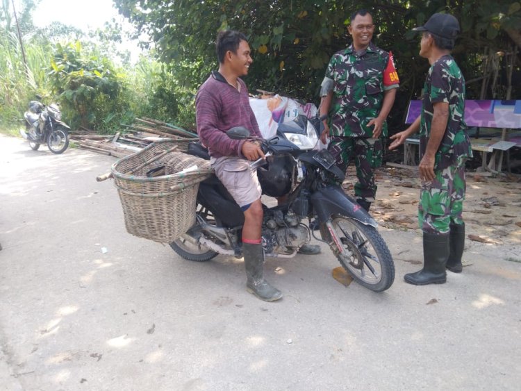 Babinsa Kodim 0301/Pbr Laksanakan Komsos di Kelurahan Sri Meranti