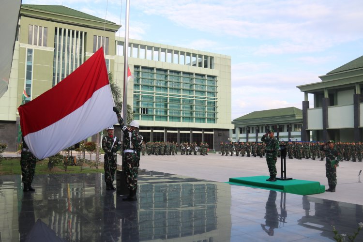 Kodim 0301/Pbr Laksanakan Upacara Bendera 17-an