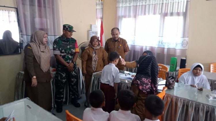 Babinsa Kodim 0301/Pbr Monitoring Mop Up PIN Polio Bagi Siswa SD