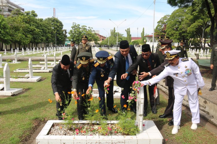 Dandim 0301/Pbr Hadiri Upacara Ziarah Nasional dalam rangka Hari Pahlawan Ke-79