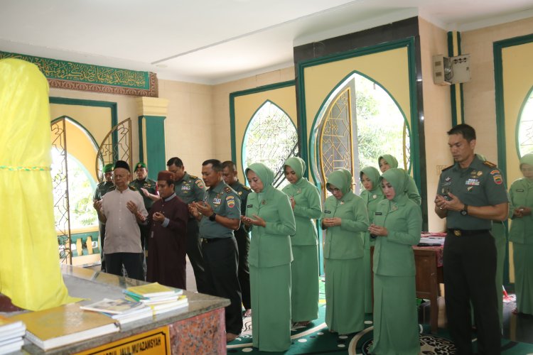 Dandim Pekanbaru Dampingi Danrem 031/WB Ziarah Makam Marhum Pekan