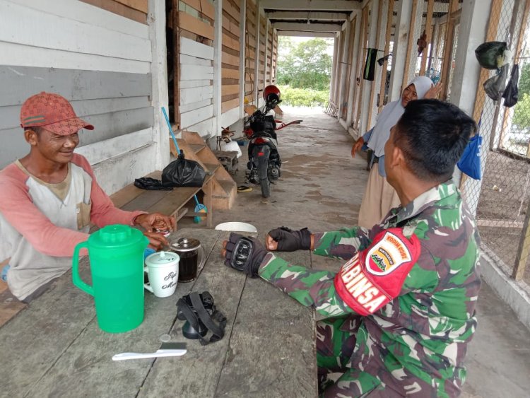 Ditengah tengah Aktifitas Rutin,Babinsa Kodim 0301/ Pbr Lakukan Komsos Bersama Petani Palawija