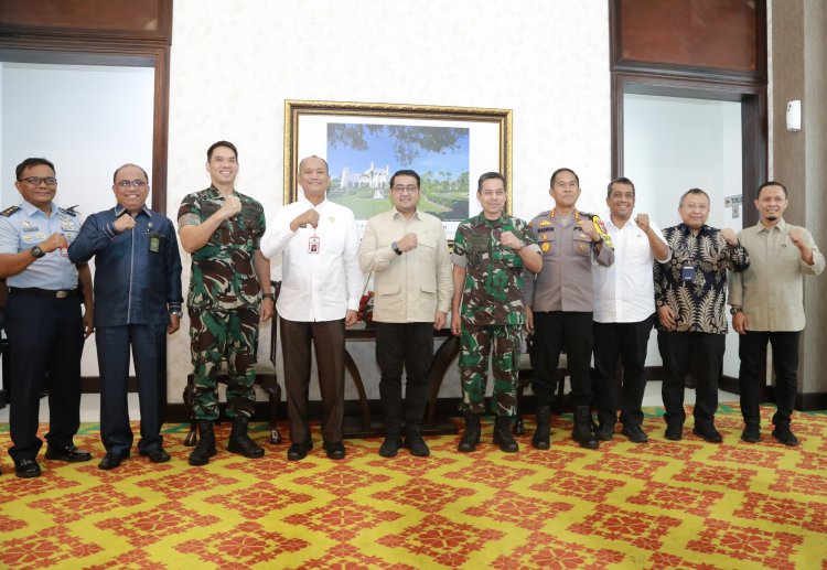 Dandim 0301/Pbr Sambut Kedatangan Menteri Ekonomi Kreatif RI