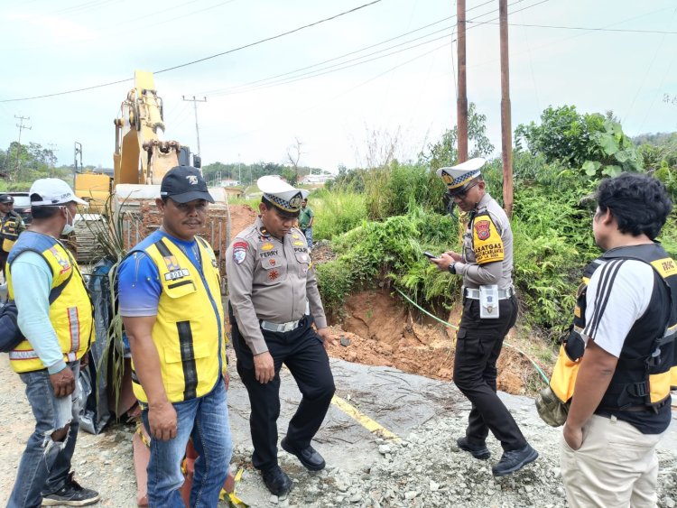 Kembali Amblas, Jalan penghubung Sumbar-Riau di Desa Tanjung Alai KM 91 Kampar