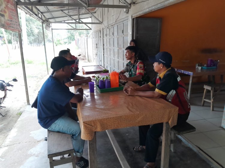 Babinsa Kodim Sampaikan Himbauan Kamtibmas Dengan kopi Santai Bersama Masyarakat