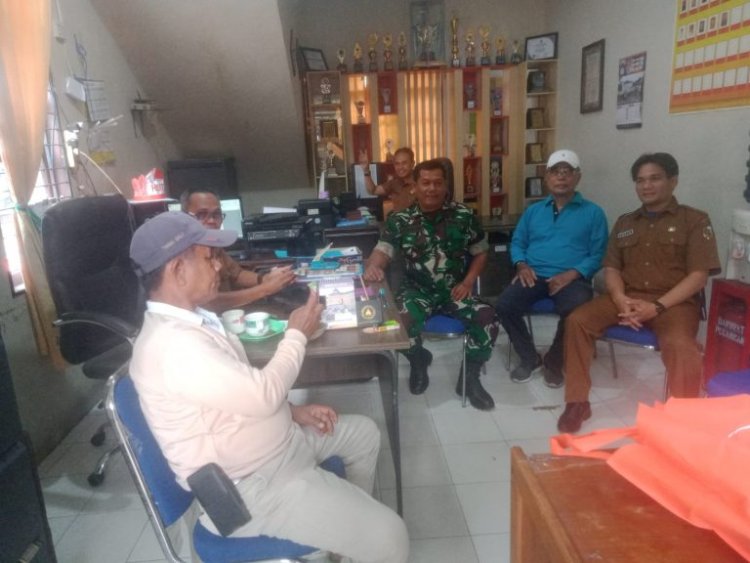 Babinsa Kodim 0310/ Pbr bersama Lurah Laksanakan Komsos Antisipasi Demam Berdarah