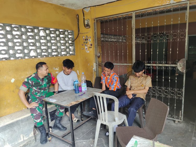 Babinsa Kodim 0301/Pbr Terus Laksana Patroli Untuk Ciptakan Keamanan Lingkungan