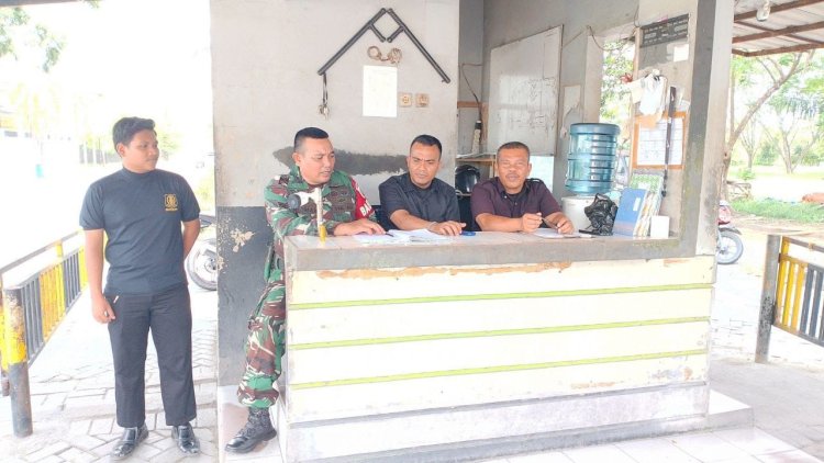 Babinsa Kodim 0301/Pbr Laksanakan Komsos Pada Security