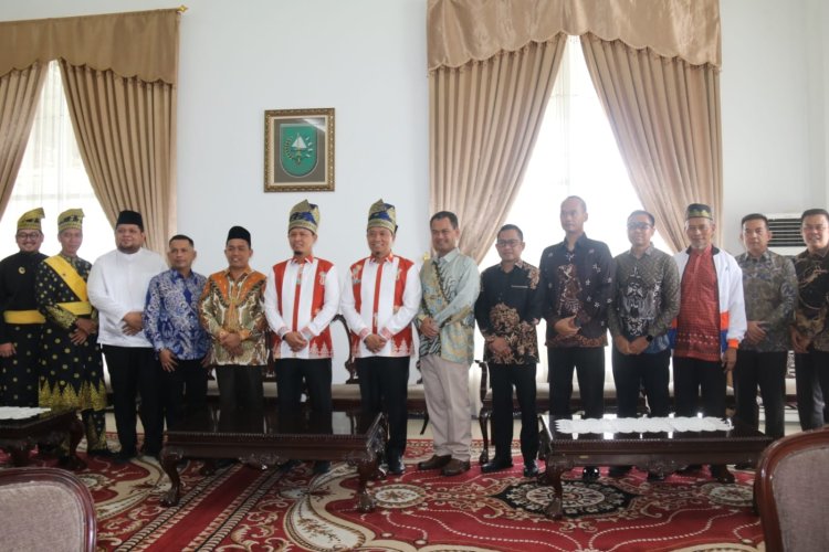 Kasdim 0301/Pbr Hadiri Penjemputan Walikota dan Wakil Walikota Pekanbaru