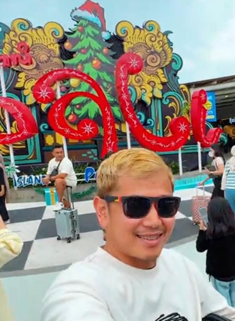 Staf Ahli ketua DPRD Riau Flexing di Bali,Moga bukan Anggaran Negara