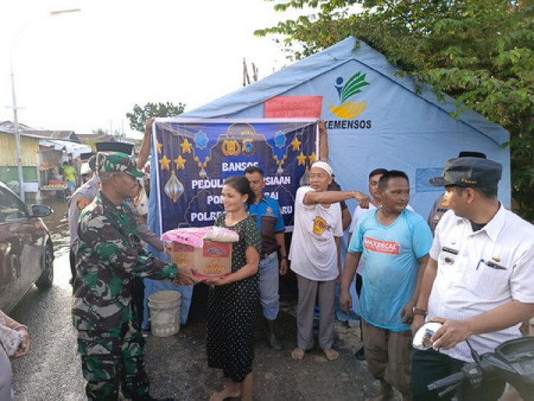 Kodim 0301/Pbr Berikan Bantuan Pada Korban Banjir di Rumbai